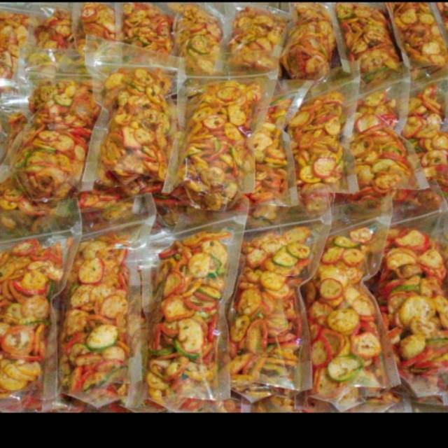 

Krupuk seblak pedas dari bahan yg baik di proses dgn bersih