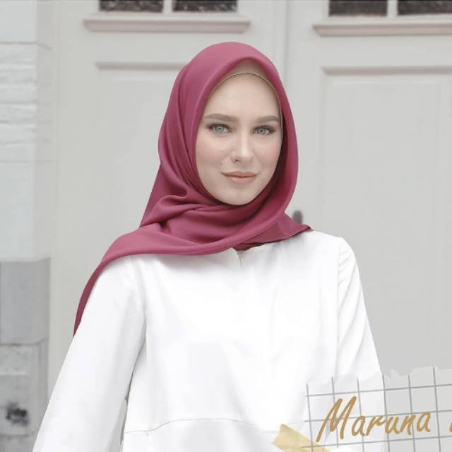 Segiempat polos Zoya scraf