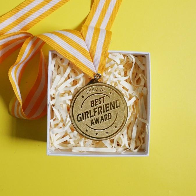 

BOX MEDALI GIFT GIRLFRIEND PASANGAN KADO PACAR GOODIEBOX BEST SD456SD5