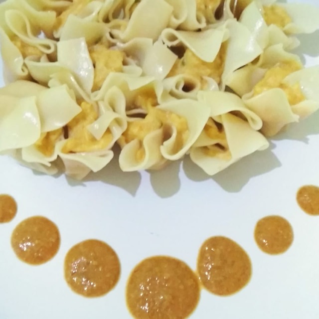 

Tiara Food Siomay Ayam Spesial Bumbu Kacang