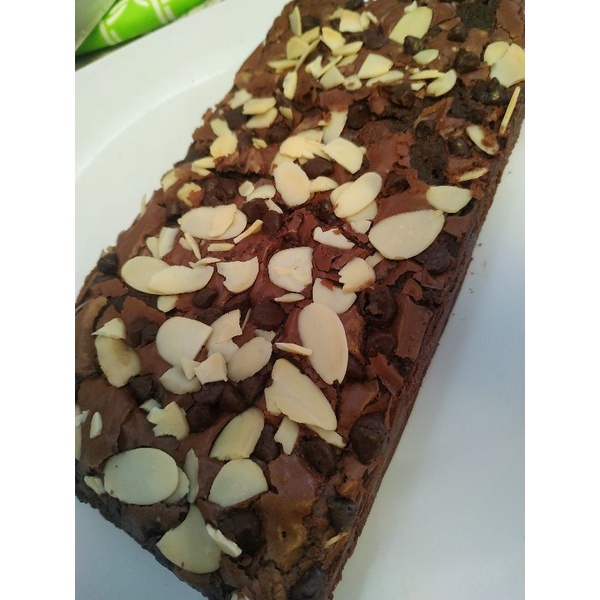 

Brownies Panggang ChocoChip Almond by HALWA