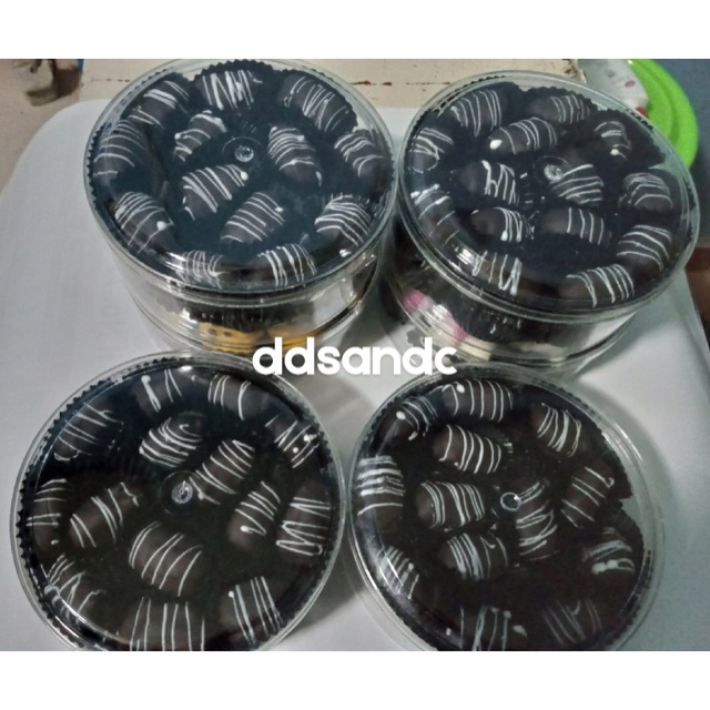 

Kurma Cokelat