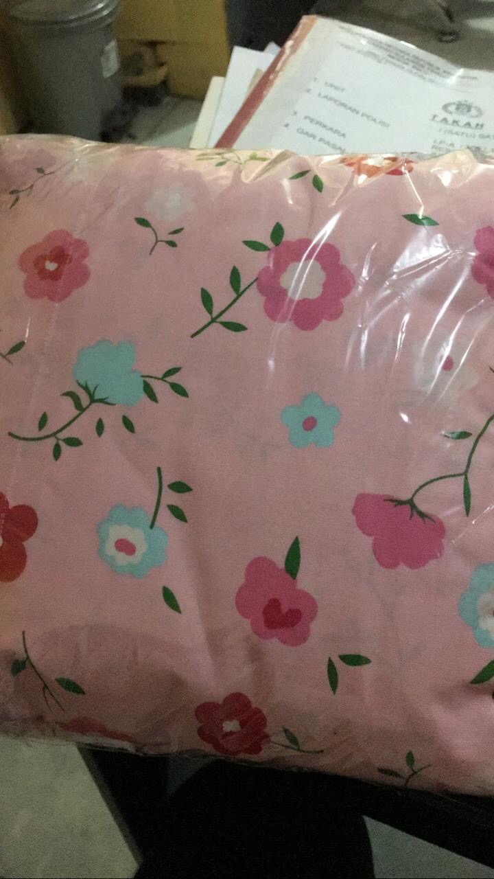 Sprei Anti Geser Motif Abstrak, Anjani, Sarah