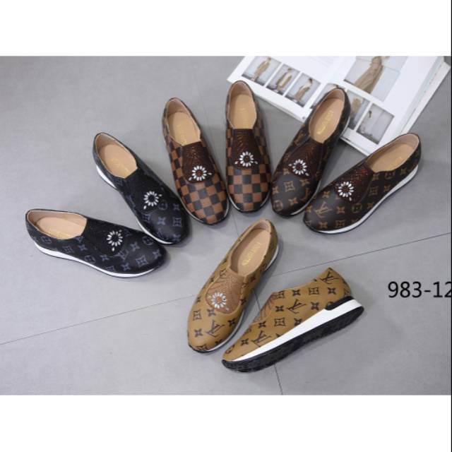 Sepatu lv