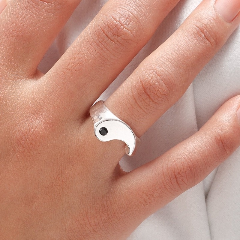 Cincin Pasangan Bahan Logam Gaya Antik Untuk Unisex