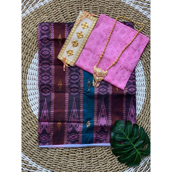 SATU SET LENGKAP BAJU BODO DENGAN SARUNG, SIMA,KALUNG KHAS MAKASSAR KHAS BUGIS warna pink