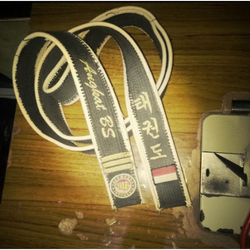 sabuk hitam vintage taekwondo