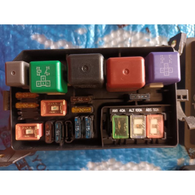 Bok sekering fuse box toyota great all new corolla original japan