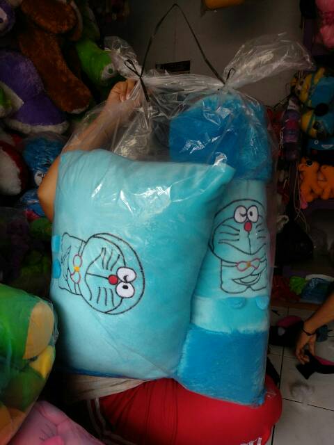 BANTAL GULING BONEKA KARAKTER