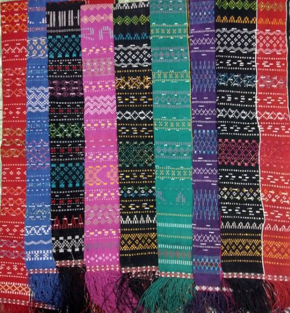 Hande-hande Tarutung Selendang wanita Adat Batak-4