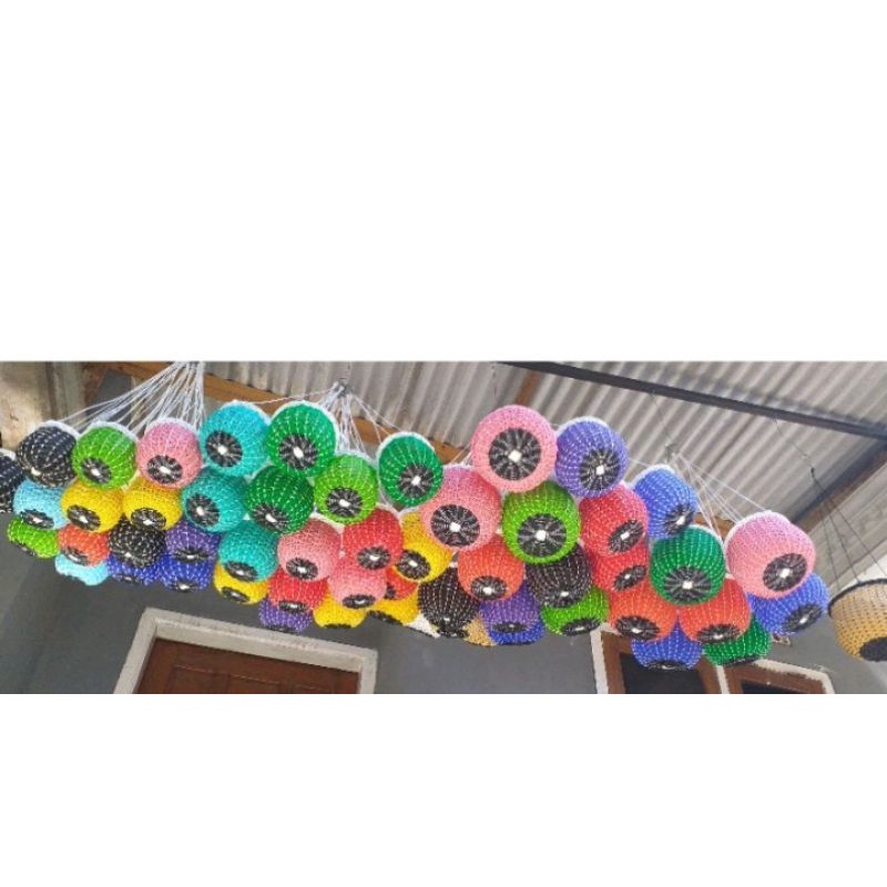 Pot gantung anyaman rotan warna-warni