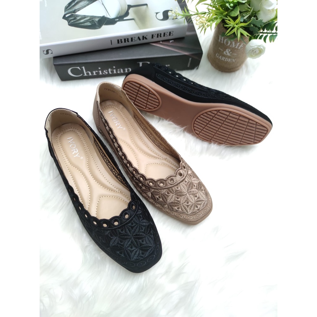 IVORY Sepatu Wanita Flat Import Full Bordir KT820-5