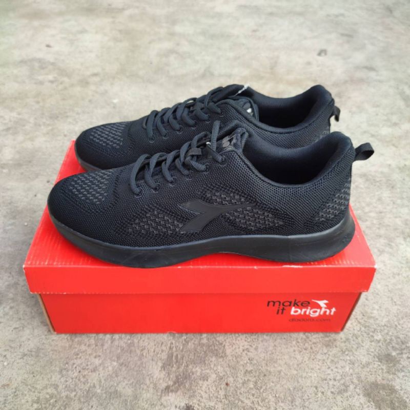 Diadora Juro "Mono Black"