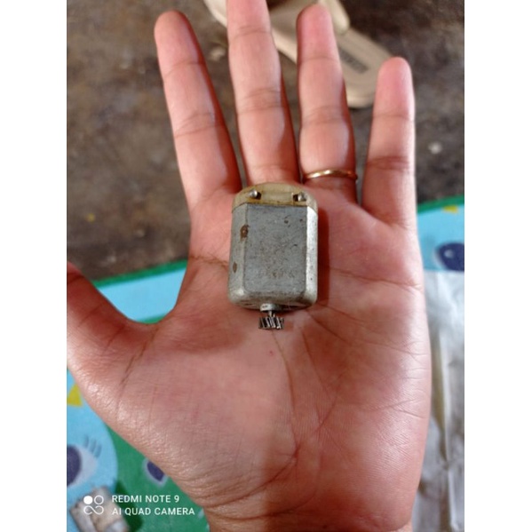 Dinamo copotan mobil remot persegi gear kuningan