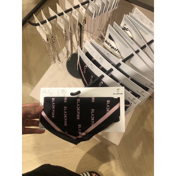 SCARF BLACKPINK NEW H&M JASTIP