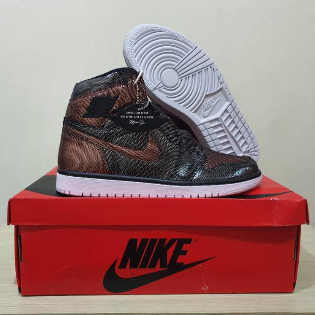 SEPATU BASKET AIR JORDAN 1 HIGH OG FEARLESS