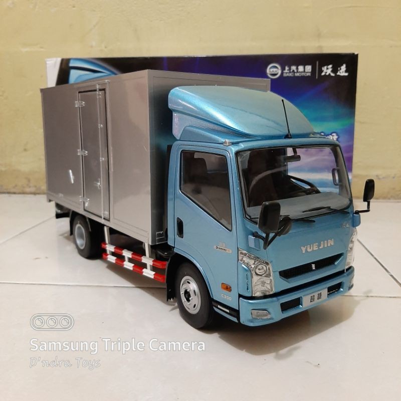 Diecast Truck Canter YUEJIN Miniatur Truk Box Naveco 1:18
