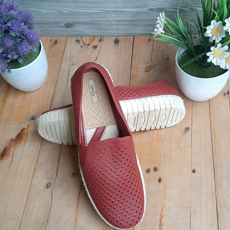 Sepatu Karet Wanita ATT LIW 485 Slip On Model Lubang Jaring Empuk &amp; Awet anti air elegan/Slip On Uk 37-40