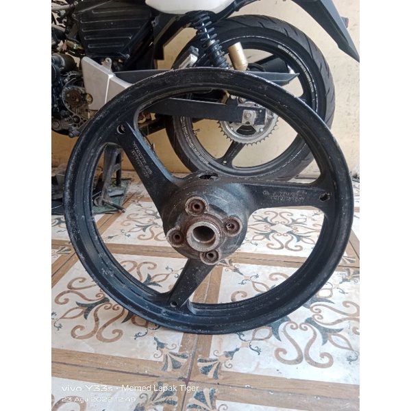 Velg Bintang belakang Original copotan motor honda tiger revo