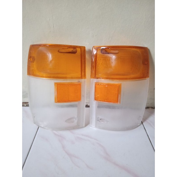 Mika Kaca Lampu Sein Isuzu ELF NKR66 / NKR-66 / NHR55 / NKR58 Sen Depan Rating Corner  (merk koito)