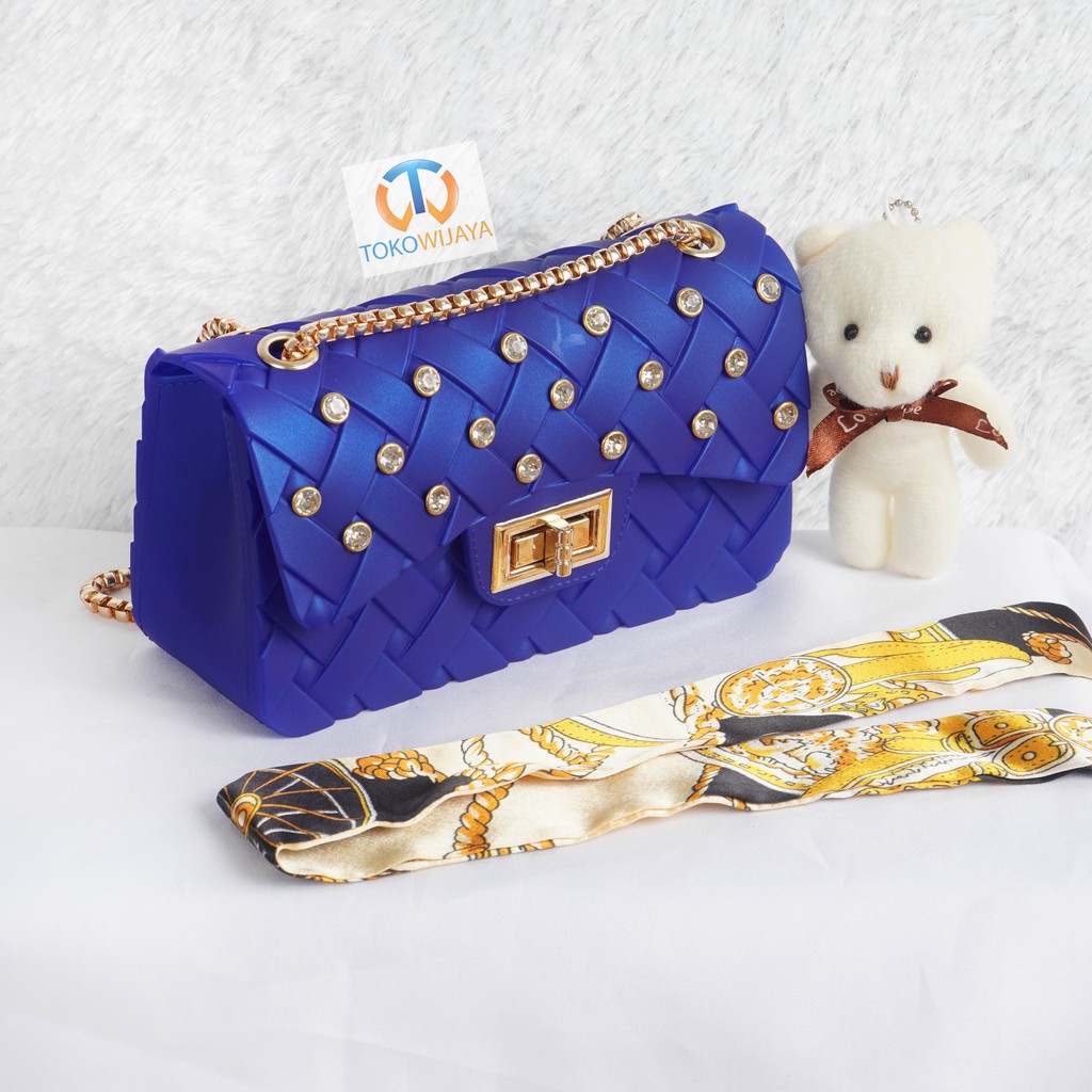 Tas Jelly Matte Anyam Diamond Size 18 Cm (Gratis Boneka &amp; Syal)