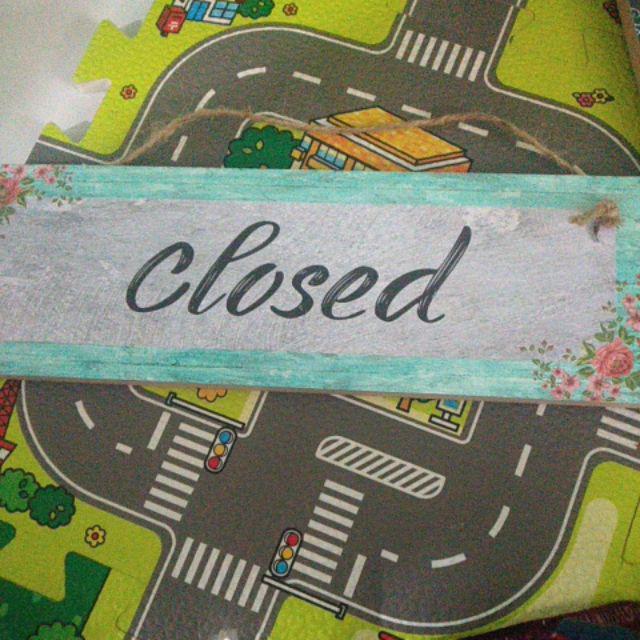 Hiasan Dinding Poster Kayu Gantungan Pintu Closed Dekorasi Rumah 10x30cm