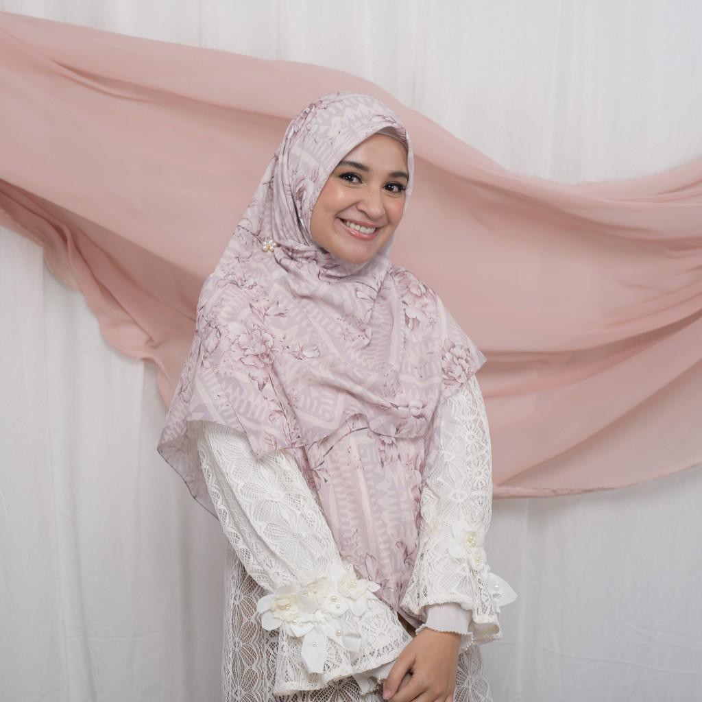 Shireen Sungkar SS162 Social Scarf
