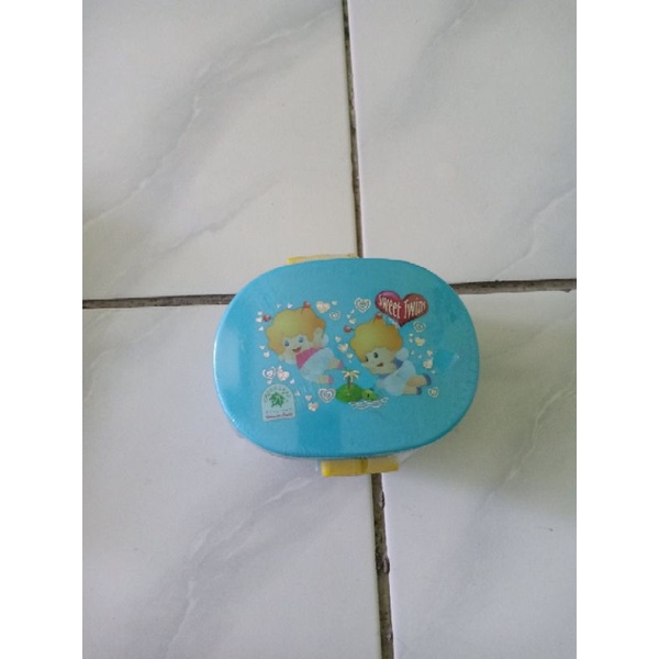 Tempat makan warna Biru