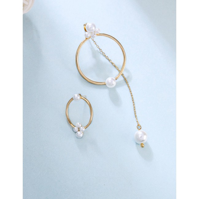 LRC Anting Tusuk Fashion Gold Circle Geometric Asymmetrical Pearl Earrings F78306