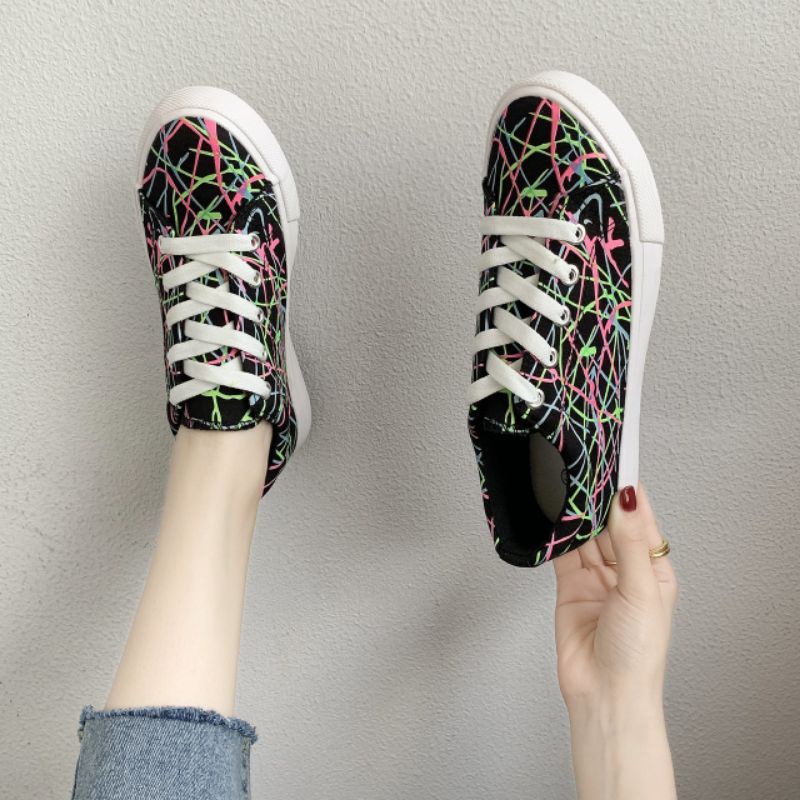 Sepatu Wanita Sneakers Warna Warni grafiti