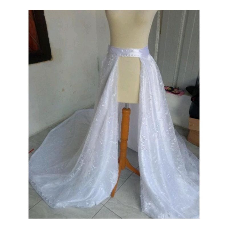 rok ekor gaun pengantin