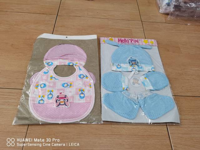 Topi dan sarung tangan bayi dengan celemek - topiset bayi