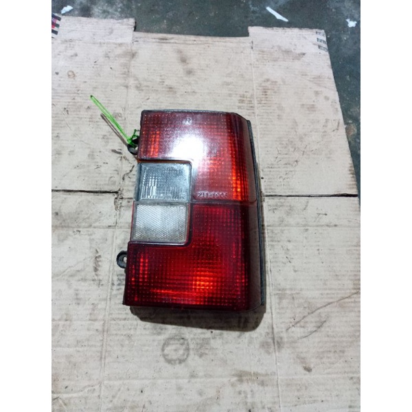 Lampu belakang daihatsu charade g11211-1906A sebelah kanan RH