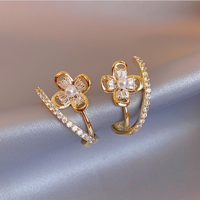 Anting Tusuk Sterling Silver 925 Desain Bunga Hias Zircon + Mutiara Gaya Vintage / Korea Untuk Wanita