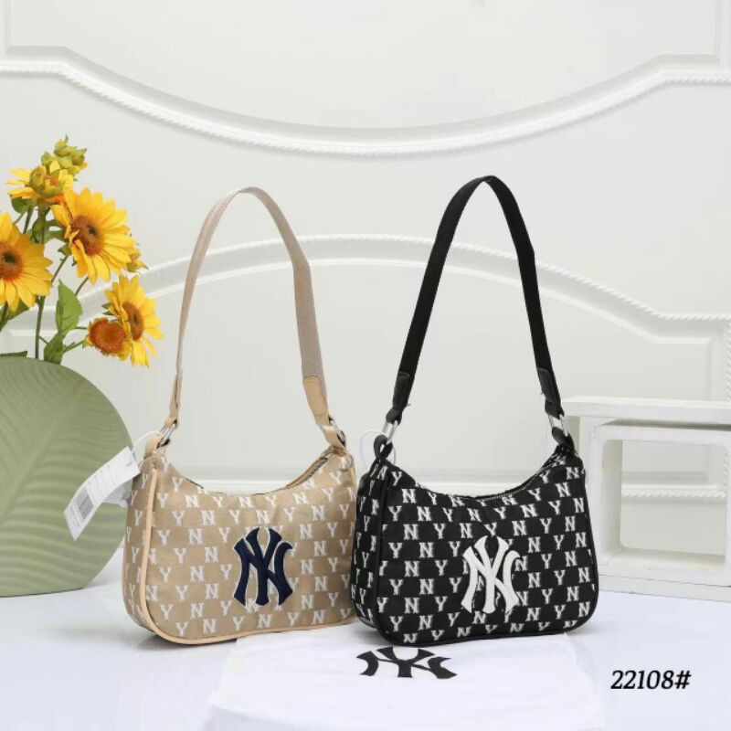 TAS FASHION  MLB MONOGRAM HOBO NEW YORK YANKEES 22108