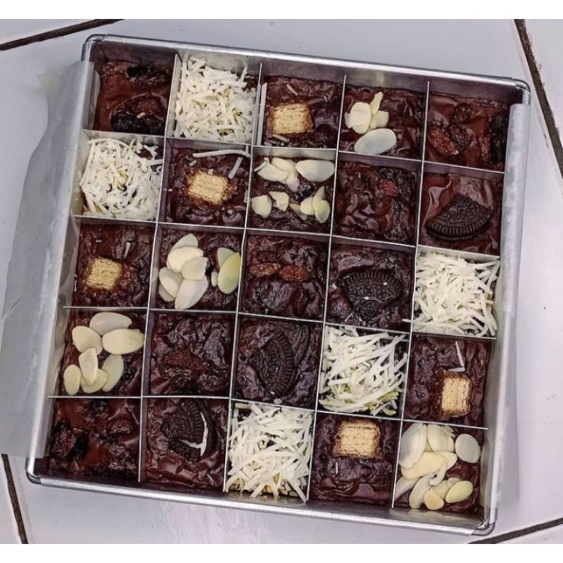 

FUDGY Brownies (shazfa cake) Pre order di tanggal tertentu