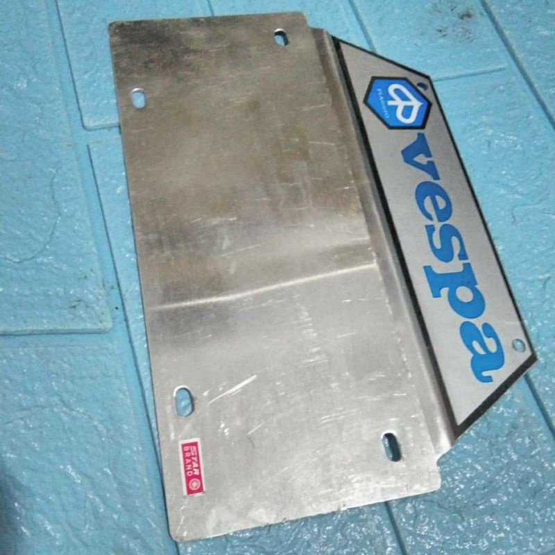 dudukan tatakan plat nomor nomer almunium lawas vespa