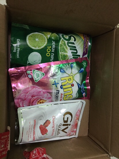 Rinso Cair Molto Rose Fresh & Perfume Essence  750 Ml