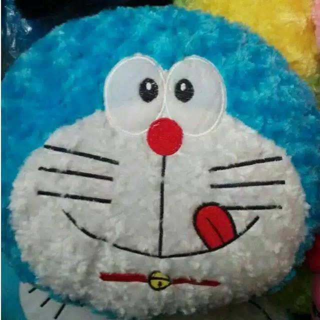 Bantal bulu kepala doraemon