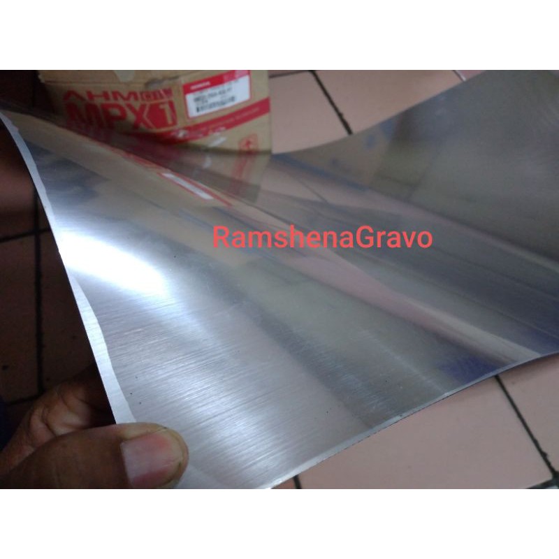 

gravo/bahan name tag/gravoply/silver hairline/60x120cm tebal 1.5mm