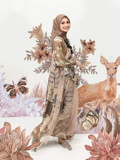 Melody Dress in Pinewood - Wearing Klamby