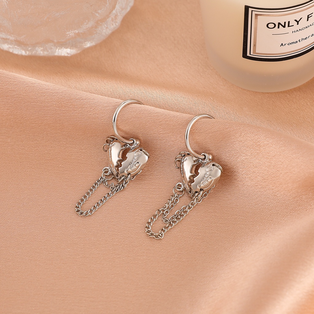 Anting Rantai Rumbai Bentuk Hati Bahan Metal Gaya Vintage Punk Untuk Wanita