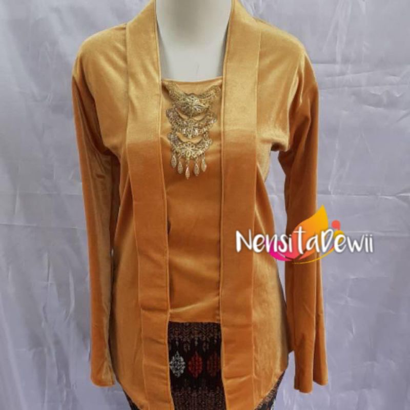 Set Kebaya Bludru + Rok Plisket / Model Kutubaru (Nuansa Gold)