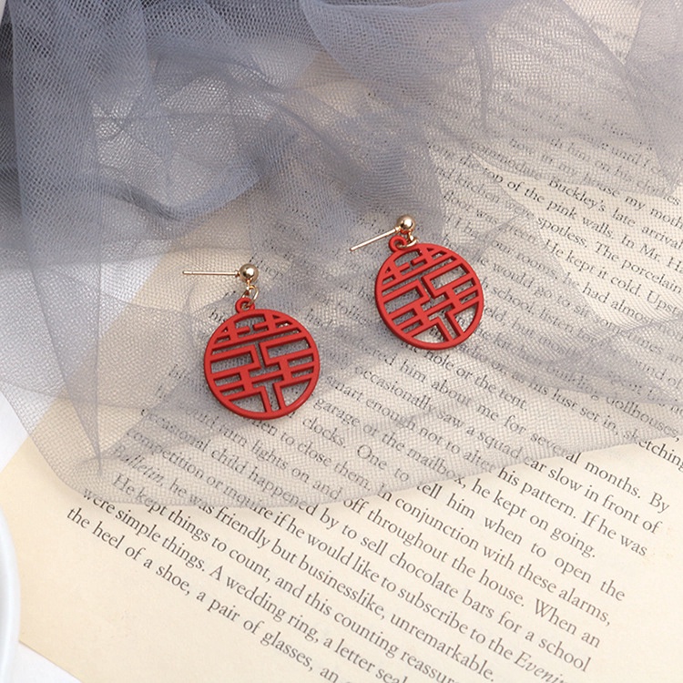 Anting Karakter Zodiak Karakter Cina Warna Merah Model Hollow Gaya Korea