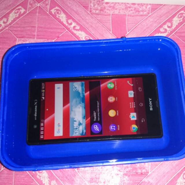 Edisi barang spesial sony experia z docomo tipe SO-02e cek aja di google,kondisi batangan Hp+charger