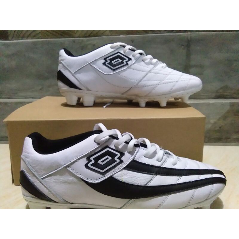 SEPATU SEPAK BOLA KULIT ASLI