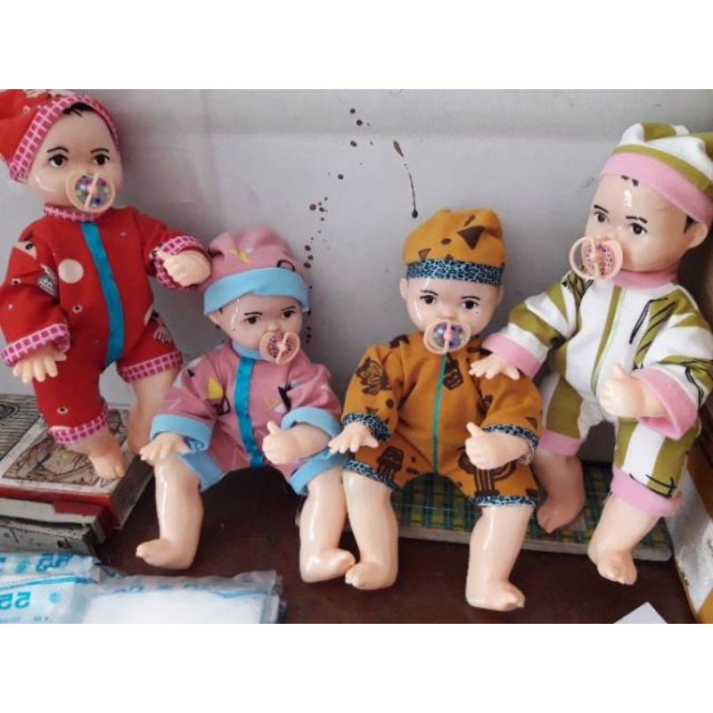 Boneka dot boneka bayi menangis