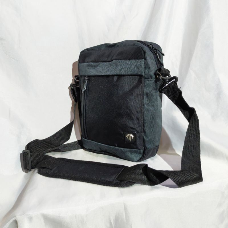 Tas selempang pria - travel pouch ukuran 9 inch - Track by Tracker 20TR611 - 20TR607 original free rain cover