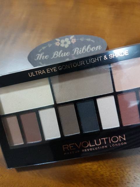 MAKEUP REVOLUTION EYESHADOW PALETTE