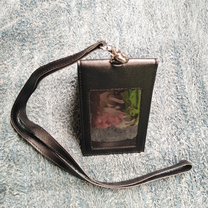 

Update Name Tag Kulit/Id Card Tali Holder Hitam 2 Slot Card Terlaris